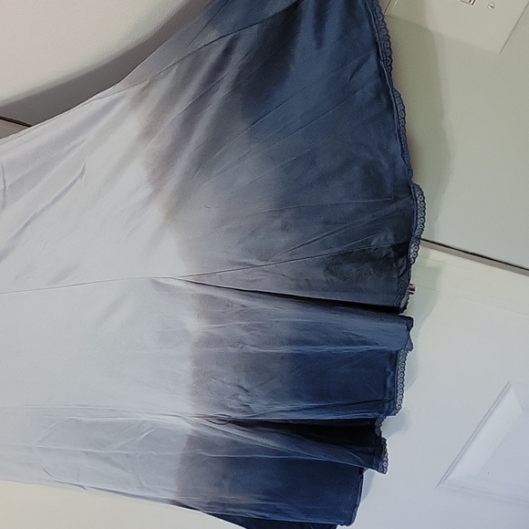 ✨️LAST CHANCE✨️ Vintage Hand Dyed Slip Size Small in Silver Gradient - Picture 2 of 15